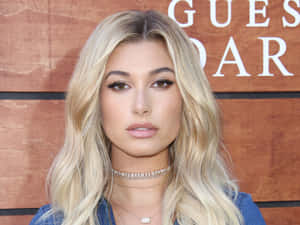 Hailey Baldwin Event Closeup Wallpaper