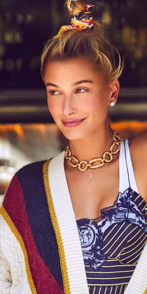 Hailey Baldwin Smiling Portrait Wallpaper