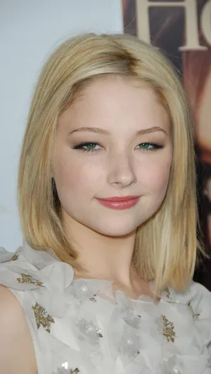 Haley Bennett Blonde Hair Style Wallpaper