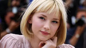 Haley Bennett Blonde Hair Style Wallpaper