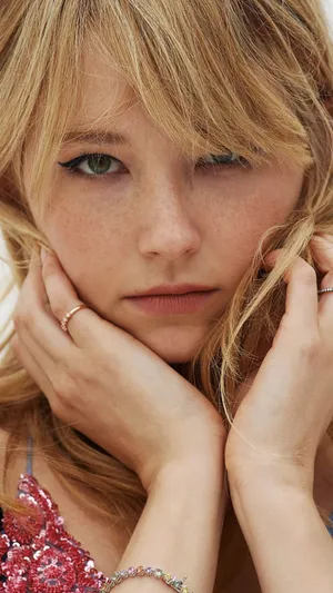 Haley Bennett Close Up Portrait Wallpaper