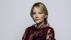 Haley Bennett Elegant Portrait Wallpaper