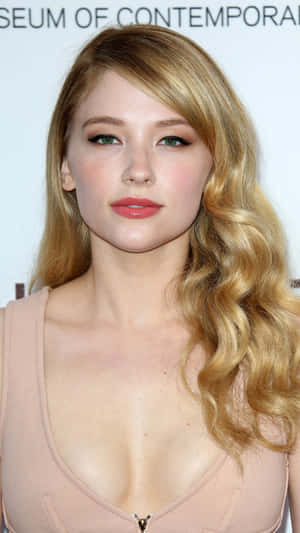 Haley Bennett Glamorous Red Carpet Look Wallpaper