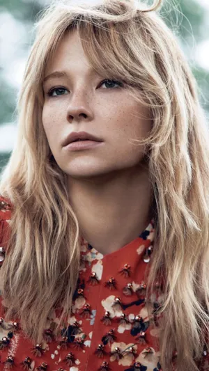 Haley Bennett Natural Beauty Wallpaper