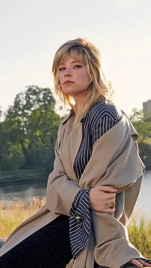 Haley Bennett Outdoor Portrait Wallpaper