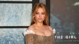 Haley Bennett Red Carpet Look Wallpaper
