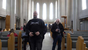 Hallgrimskirkja Church Visitors Wallpaper