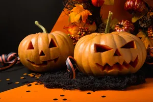 Halloween Pumpkinsand Decorations Wallpaper