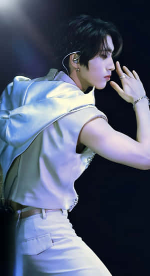 Han Stray Kids Dynamic Performance Wallpaper