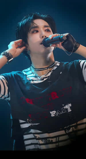 Han Stray Kids Live Performance Wallpaper