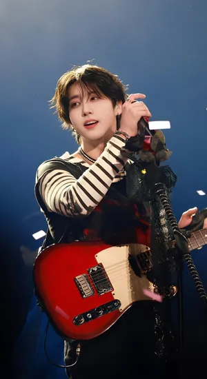 Han Stray Kids Performing Live Wallpaper