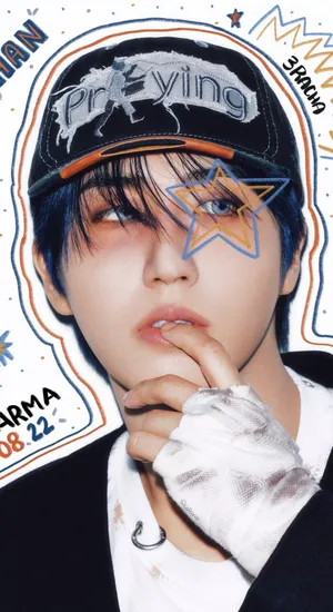 Han Stray Kids Stylish Portrait Wallpaper