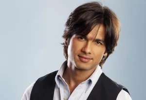 Handsome Actor Shahid Kapoor Wallpaper
