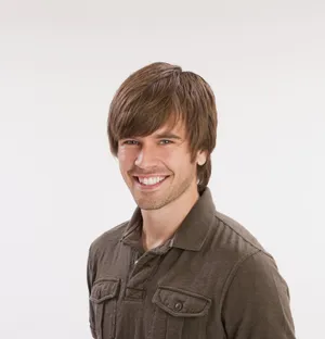 Handsome Graham Wardle With Alluring Brown Hair Wallpaper