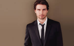 Handsome Man Tom Cruise Wallpaper