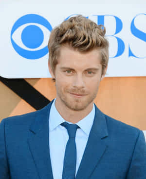 Handsome Manin Blue Suitat Event Wallpaper