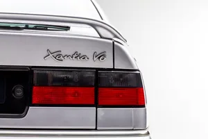 Handsome Vintage Citroen Xantia In Vibrant Cityscape Wallpaper