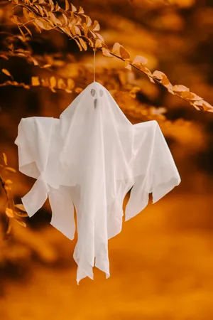 Hanging Ghost Decoration Autumn Backdrop Wallpaper