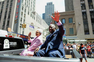 Hank Aaron On Back Of Pickup Wallpaper