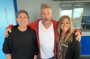 Harland Williamswith Friendsat Radio Studio Wallpaper