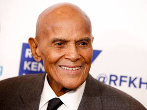 Harry Belafonte Smiling Entertainer Wallpaper