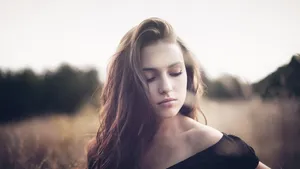 Hd Girl Field Photoshoot Wallpaper