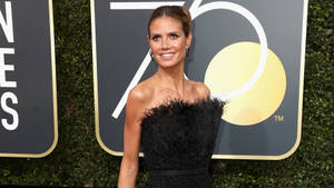 Heidi Klum In Black Bizarre Dress Wallpaper