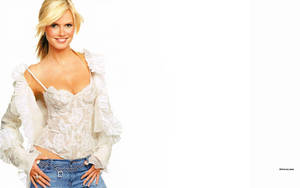 Heidi Klum In White Top Wallpaper