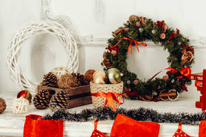 High Resolution Christmas Wreaths Wallpaper