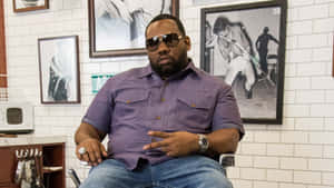 Hip Hop_ Artist_in_ Barbershop_ Setting Wallpaper