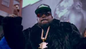 Hip Hop Artistin Fur Coatand Gold Chain Wallpaper