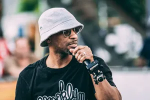 Hip Hop Artistin Thoughtful Pose Wallpaper