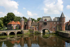 Historic Dutch Castle Kasteel Ammersoyen Wallpaper