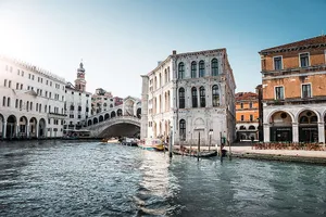 Historical Houses Of Rialto Bridge Imac 4k Wallpaper