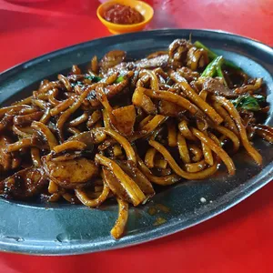 Hokkien Mee Coated In Dark Sauce Wallpaper