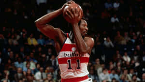 Holding Ball Elvin Hayes Wallpaper