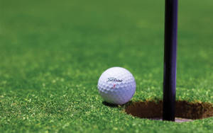 Hole-in-one Titleist Golfing Desktop Wallpaper