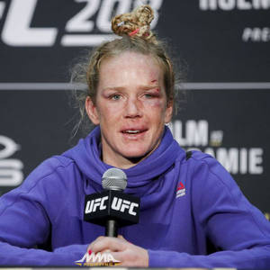 Holly Holm Bruised Face Wallpaper
