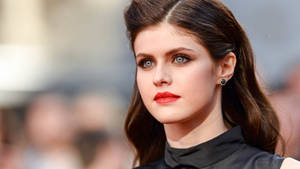 Hollywood Actress Alexandra Daddario In A Glamorous 4k Photo Wallpaper