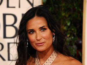 Hollywood Actress Demi Moore Golden Globe Awards Wallpaper