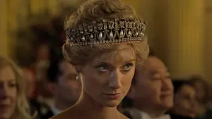 Hollywood Actress Elizabeth Debicki Posing Elegantly Wallpaper