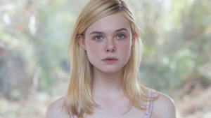 Hollywood Actress Elle Fanning Wallpaper