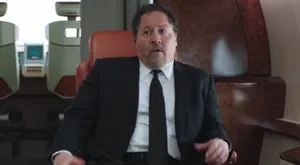 Hollywood Director, Jon Favreau, Looking Sharp. Wallpaper