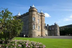 Holyrood Palace Exterior View Wallpaper