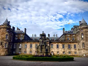 Holyrood Palace Exterior View Wallpaper