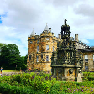 Holyrood Palaceand Fountain Edinburgh Wallpaper