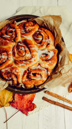 Homemade Cinnamon Rollsin Pan Wallpaper