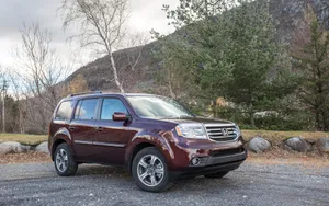 Honda Pilot: A Luxurious Family Suv Wallpaper