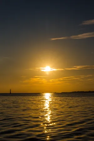 Honduras Sunset In Ocean Wallpaper