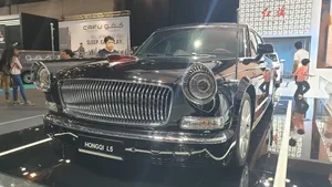 Hongqi L5 Luxury Sedan Exhibit Wallpaper